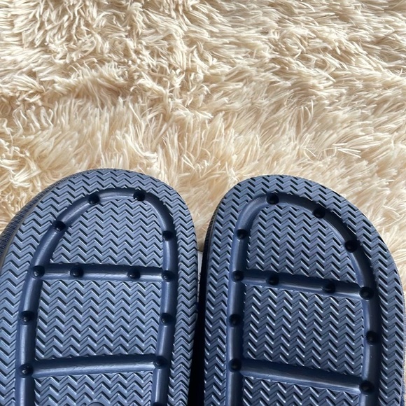 32° Degrees® Plush Cushion Slide - Picture 3 of 6